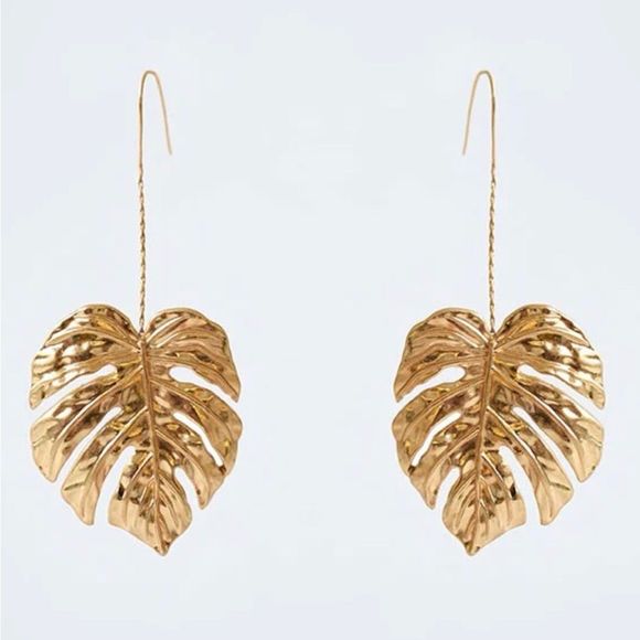 Zara Jewelry - Gold leaf drop earrings A79